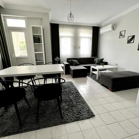 In A Complex With A Pool And A Great Location アパート シダ